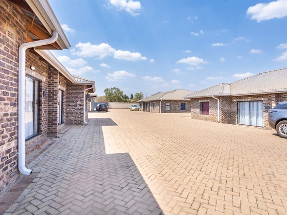 36 Bedroom Garden Flat