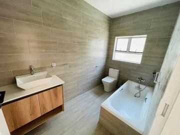 4 Bedroom Flat & Apartment