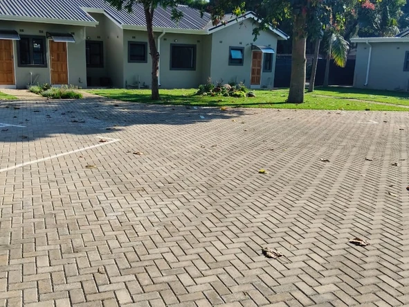 2 Bedroom Flat & Apartment