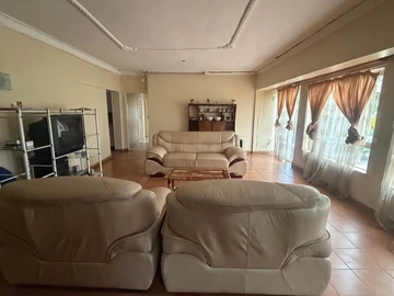 6 Bedroom House