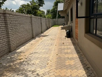 2 Bedroom Flat & Apartment