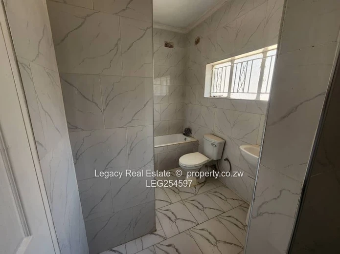 Spacious 3-Bed New Marlborough — Fitted Kitchen, Tiled Baths & Cottage (Sole Mandate)