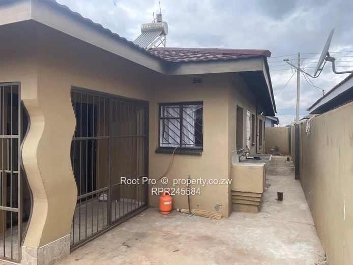 Aspindale Park House To Rent  (Sole Mandate)