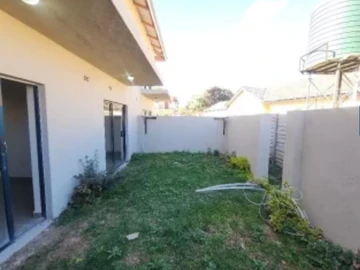 2 Bedroom Flat & Apartment
