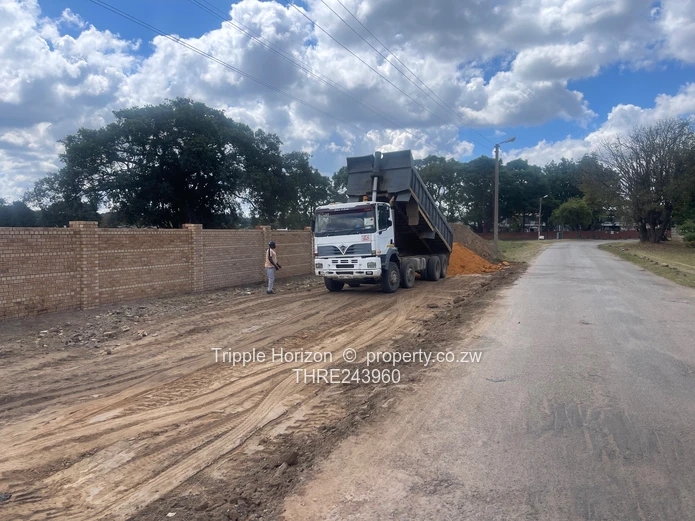 Greendale 530 m² Stand — Main Road Frontage, Municipal Water & Sewer