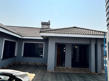 3 Bedroom Flat & Apartment