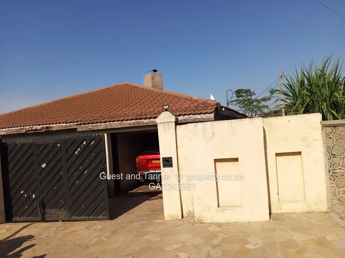 4 Bedroomed house For Sale In Mainway Meadows