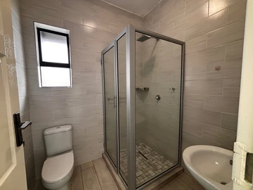 3 Bedroom Flat & Apartment