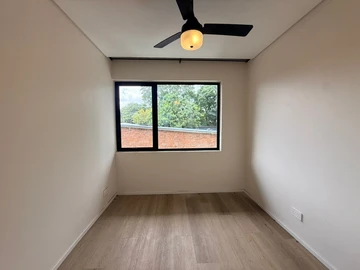 3 Bedroom Flat & Apartment