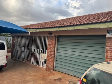 Charming 4-Bed Home in Mainway Meadows, Harare South