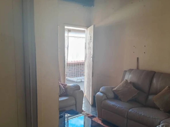 2 Bedroom Flat & Apartment