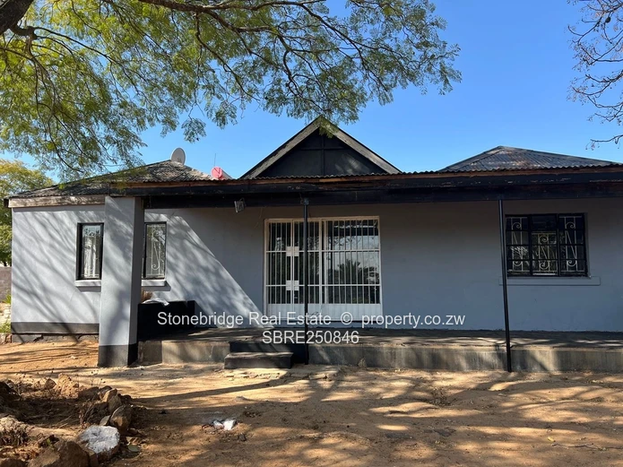 5 Bedroomed House in Hillside For Rent