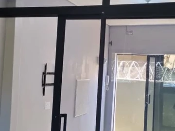 2 Bedroom Flat & Apartment