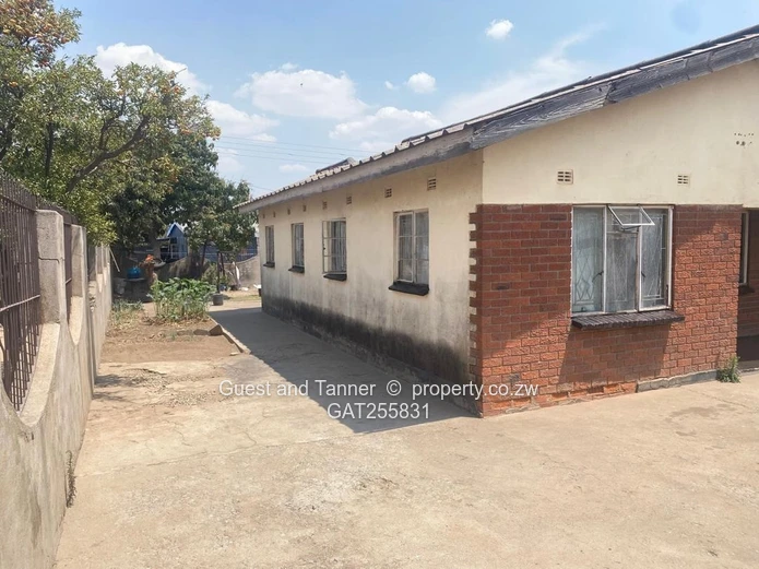 4-Bedroom House with Expansion Potential for Sale – Chitungwiza, Unit J