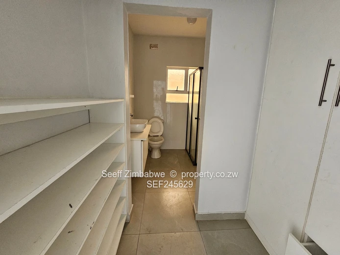 Stunning Modern Residence: Sustainable 3-Bedroom All-Ensuite Home In Athlone, Greendale