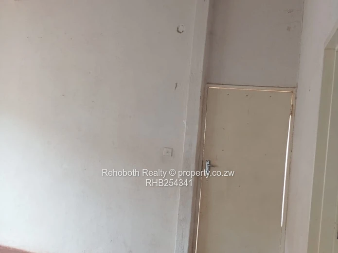 Accessible 2-Bed House in Budiriro – Water Tank & Walled