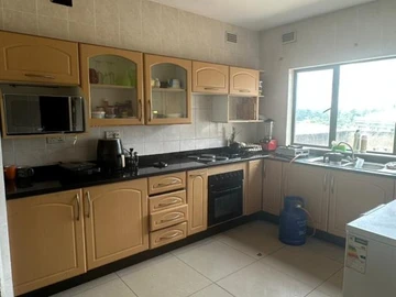 4 Bedroom Flat & Apartment