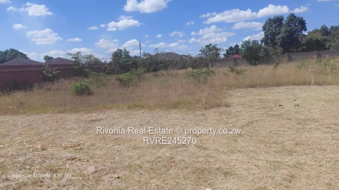 Walled 1000m² Stand with Municipal Water in Waterfalls Debshire