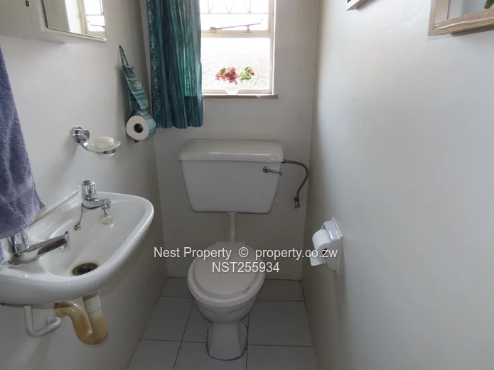 Neat Corner Garden Flat in Greendale North!