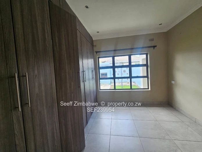 Elegant Three-Bedroom Contemporary Residence in Fairview, Mount Hampden