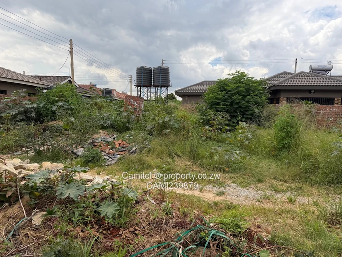 Aspindale corner stand measuring 393sqm ready to build,water,electricity and good roads 