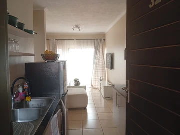 2 Bedroom Flat & Apartment
