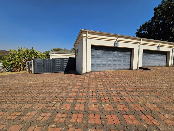 3 Bedroom Flat & Apartment