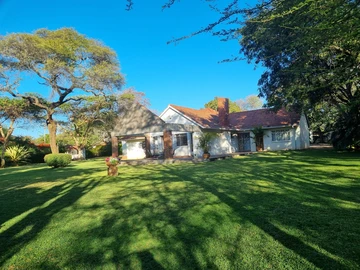 A Spacious Executive Home in Serene Hillside!