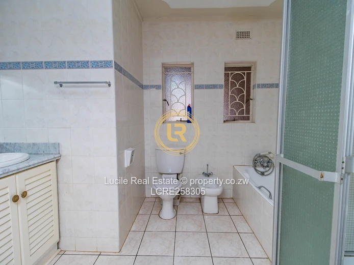 Spacious 5-Bedroom Home In Alexander Park