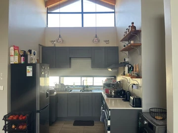 2 Bedroom Flat & Apartment