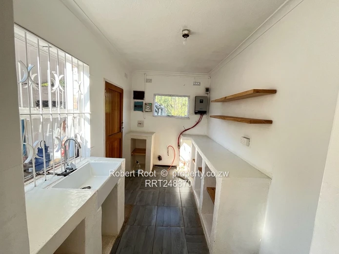 2 bed garden flat in Greystone Park