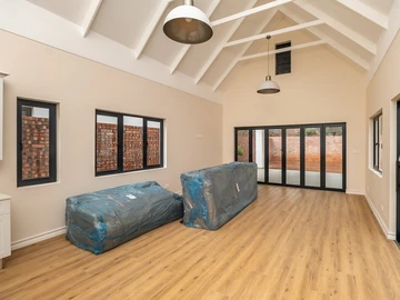 3 Bedroom Flat & Apartment