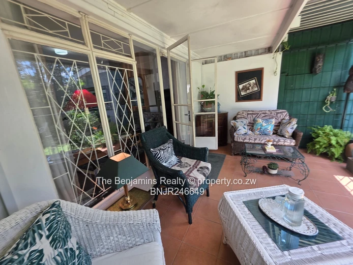 Fully Furnished Garden Flat In Avondale