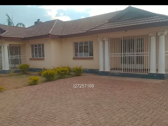 5-Bed House with Veranda & Garden — Tynwald
