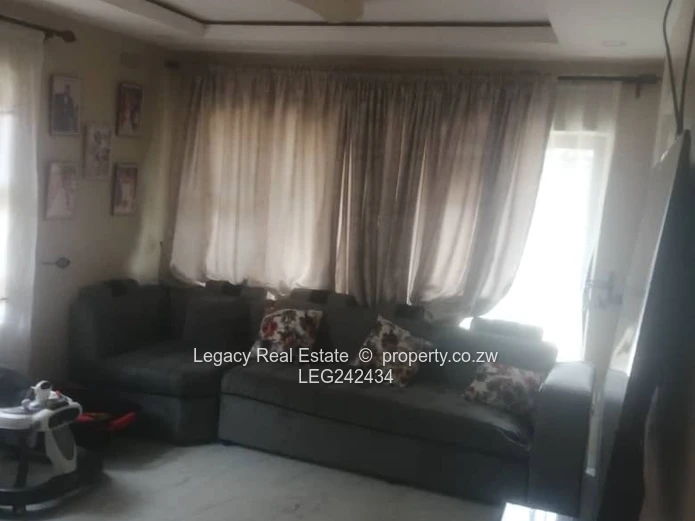 Glaudina House to Let – Solar, Borehole & Water Tank