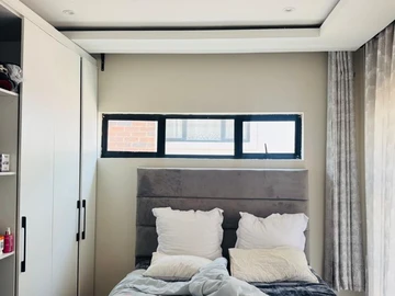 4 Bedroom Flat & Apartment