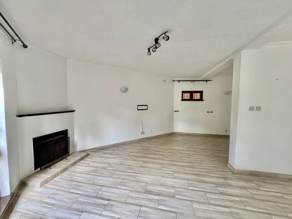 3 Bedroom Flat & Apartment