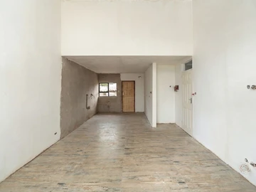 2 Bedroom Flat & Apartment