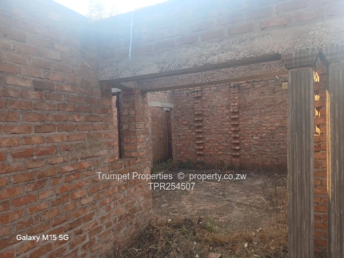 Borrowdale 2-bed Brick Shell on 1847m2, terms accepted (Sole Mandate)