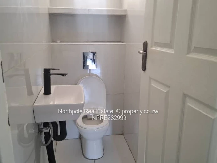 FLAT TO LET Baines and  7th Avenue 