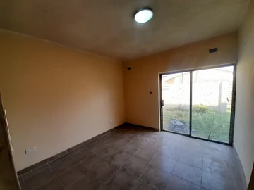 2 Bedroom Flat & Apartment
