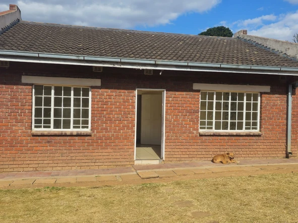 2 Bedroom Flat & Apartment