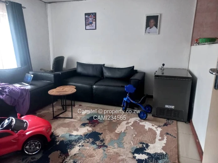 Spencer Cook 2-Bed Avenues Apartment — Secure Complex, Borehole