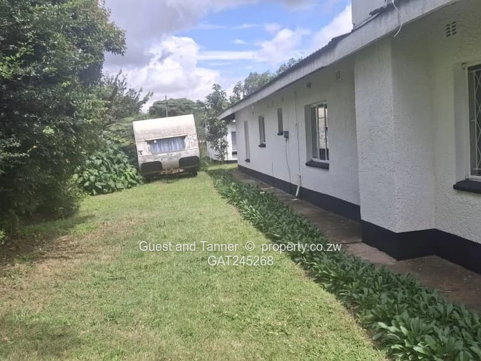  6-Bedroom House For Sale In Old Marlborough