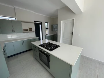 2 Bedroom Flat & Apartment