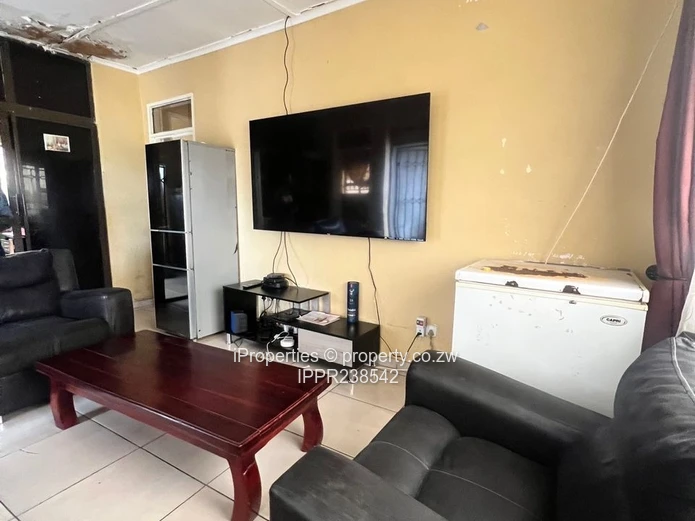 3,300sqm Stand with Title Deeds and Serviced 3-Bedroom Cottage