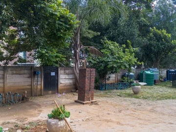 2 Bedroom Flat & Apartment