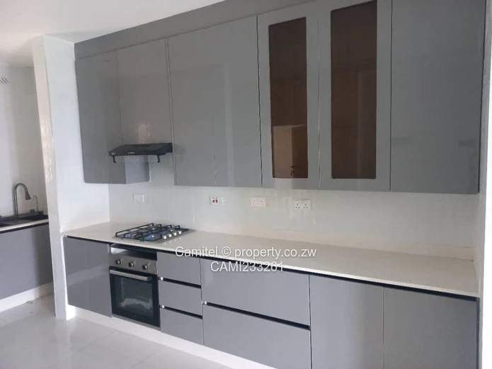 Modern 3-Bed Arlington Home - Fitted Kitchen & Water Tank