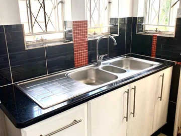 2 Bedroom Flat & Apartment