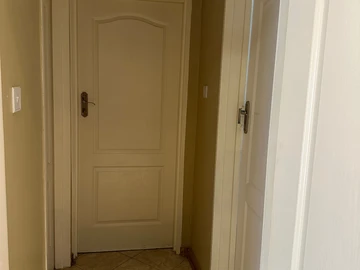 2 Bedroom Flat & Apartment